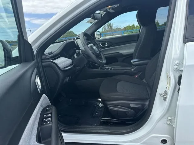 2023 Jeep Compass Sport photo 22