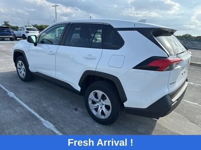 2024 Toyota RAV4 LE photo 14