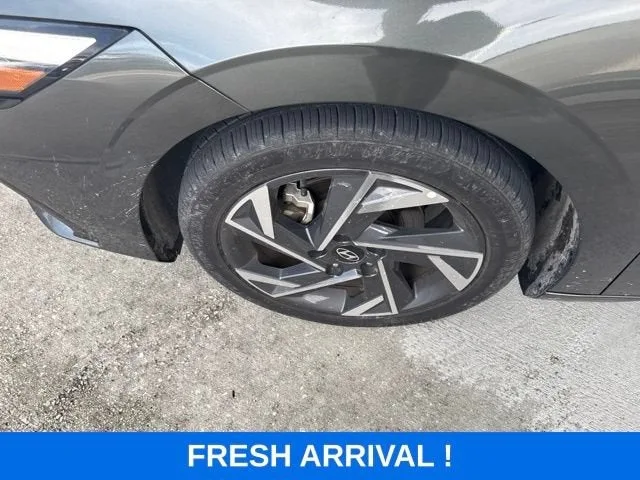 2024 Hyundai Elantra Limited photo 22