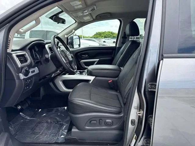 2019 Nissan Titan XD PRO-4X photo 2