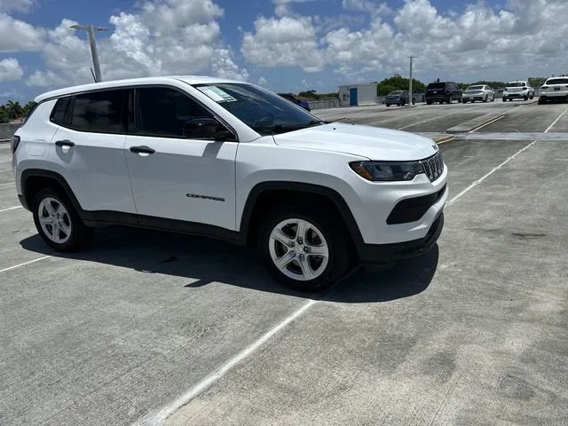 2023 Jeep Compass Sport photo 16