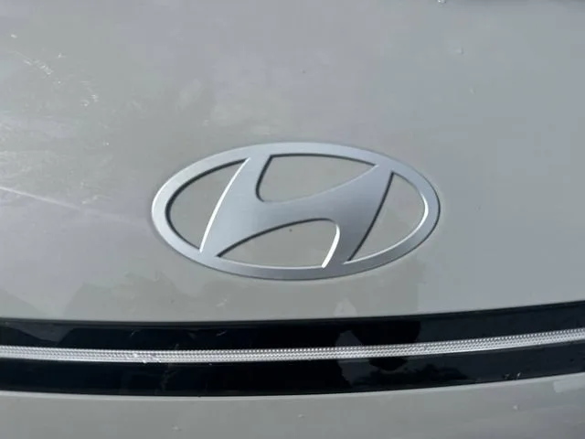 2025 Hyundai Kona SEL photo 10
