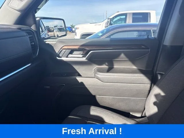 2025 Chevrolet Silverado 1500 RST photo 10