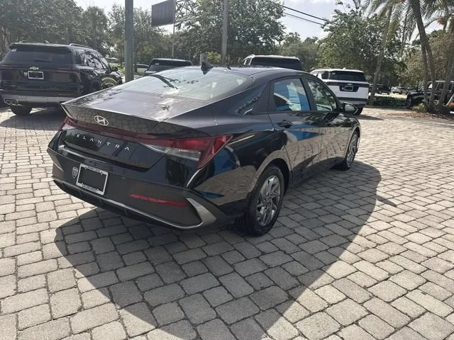 2024 Hyundai Elantra SEL photo 37