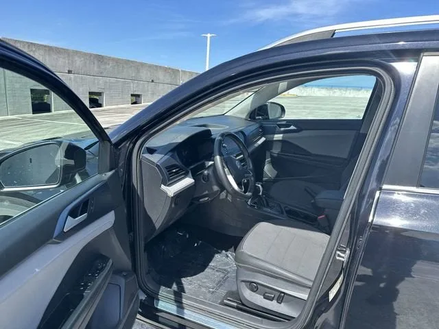 2024 Volkswagen Taos SE photo 22