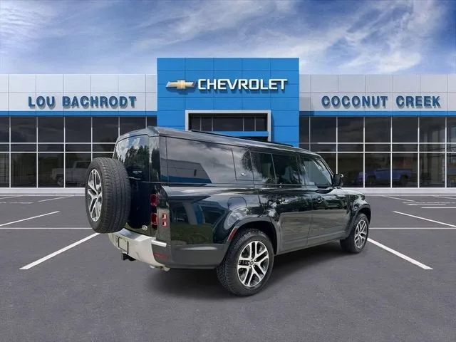 2023 Land Rover Defender SE photo 8