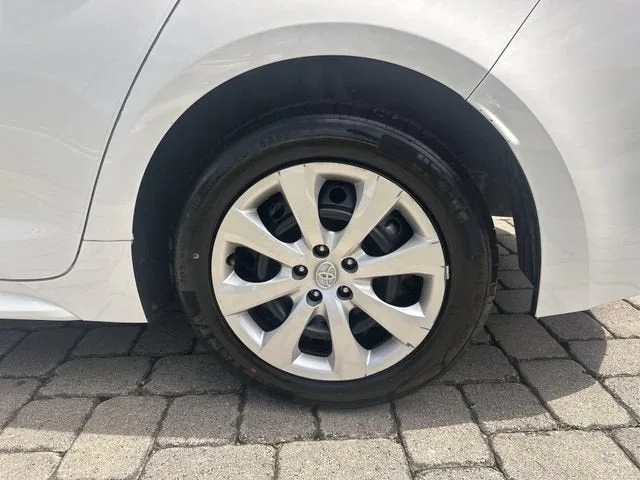 2024 Toyota Corolla LE photo 11