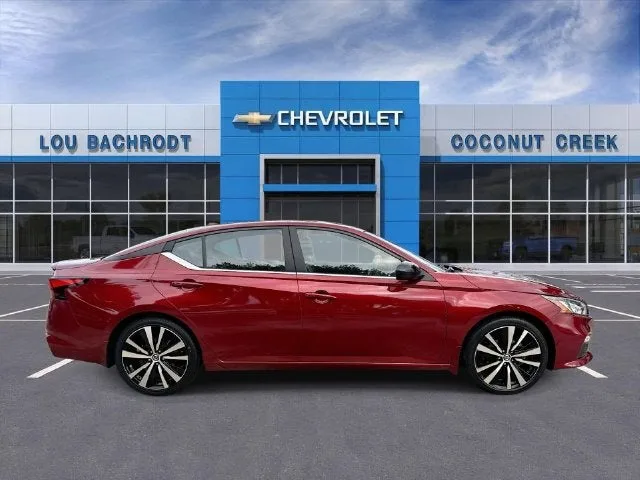 2022 Nissan Altima 2.5 SR photo 9