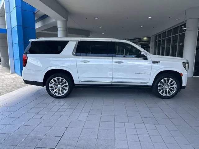 2022 GMC Yukon XL Denali photo 36