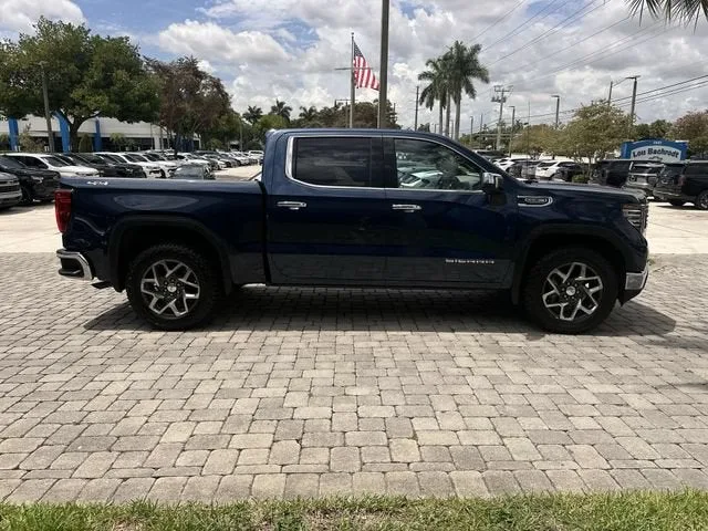 2022 GMC Sierra 1500 SLT photo 14