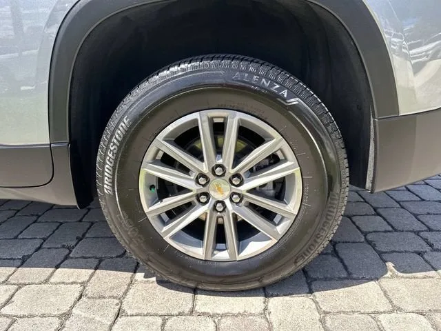 2023 Chevrolet Traverse LT Cloth photo 11