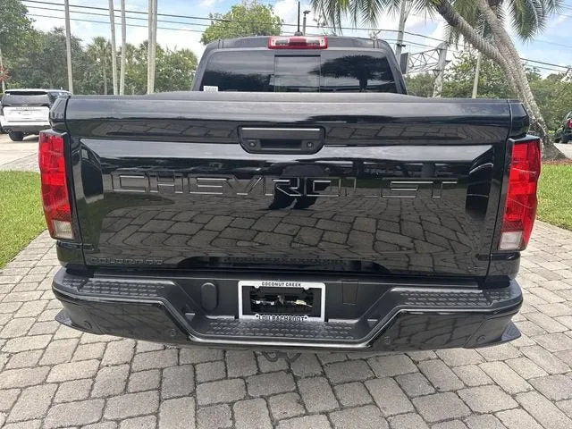 2024 Chevrolet Colorado LT photo 12