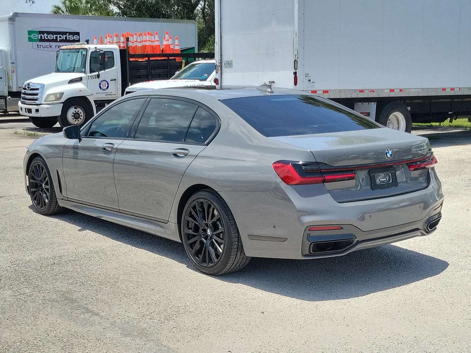 2022 BMW 7 Series 740i photo 5