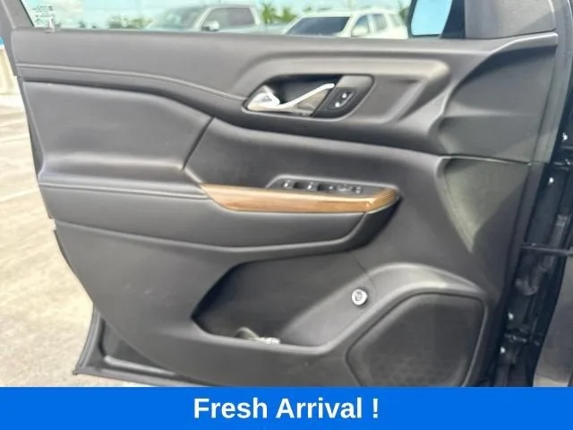 2023 GMC Acadia SLE photo 11
