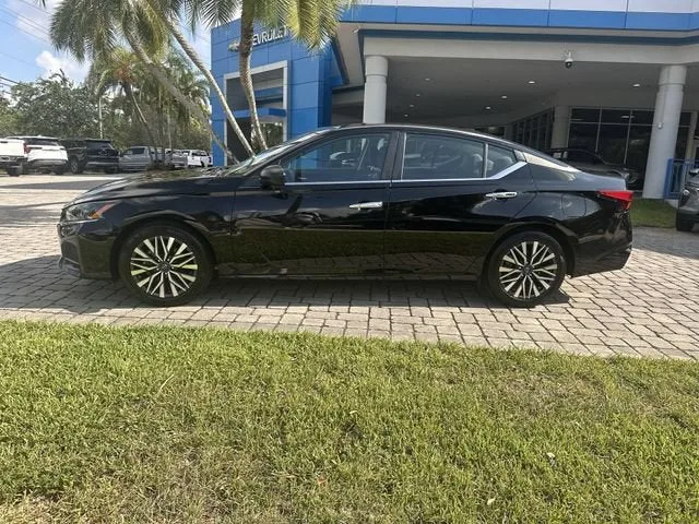 2025 Nissan Altima SV photo 31