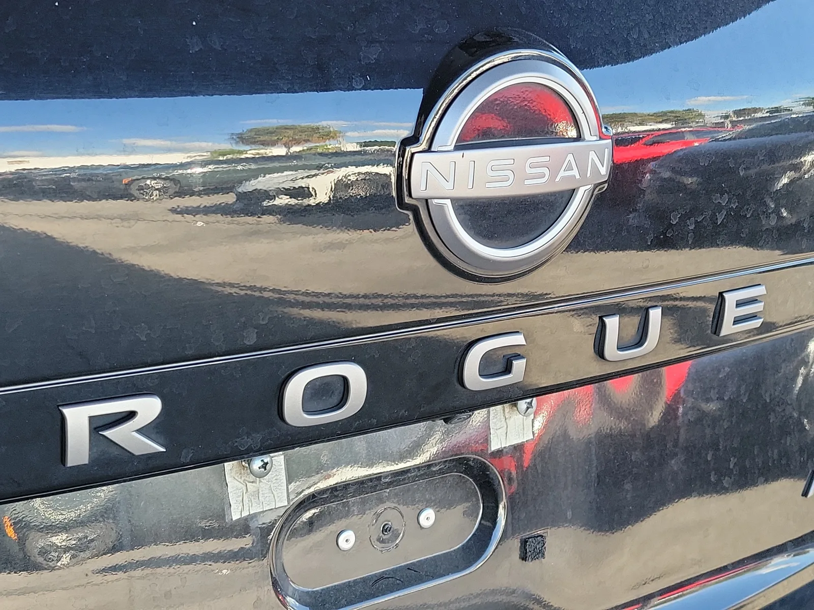 2025 Nissan Rogue SV photo 13