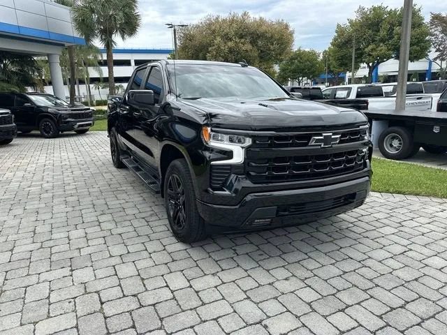 2024 Chevrolet Silverado 1500 RST photo 17