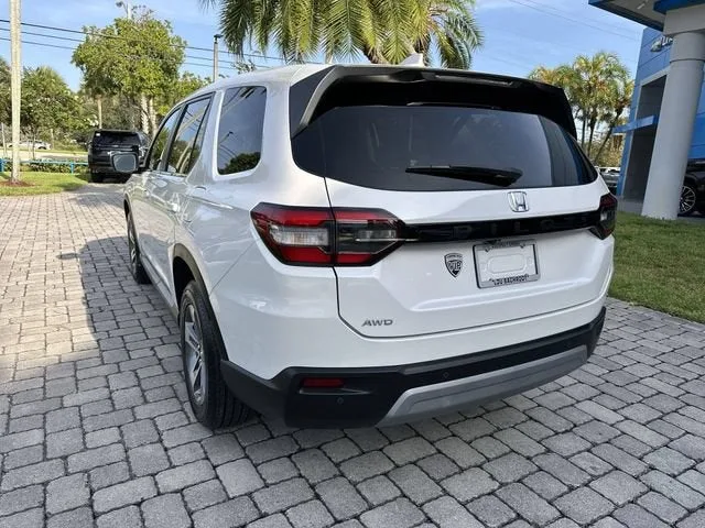 2023 Honda Pilot EX-L 7 Passenger photo 34