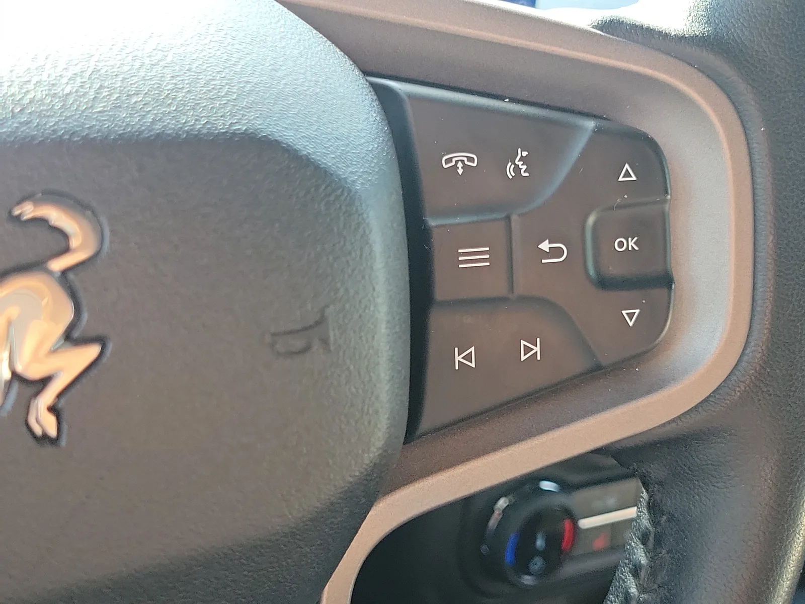 2022 Ford Bronco Base photo 28