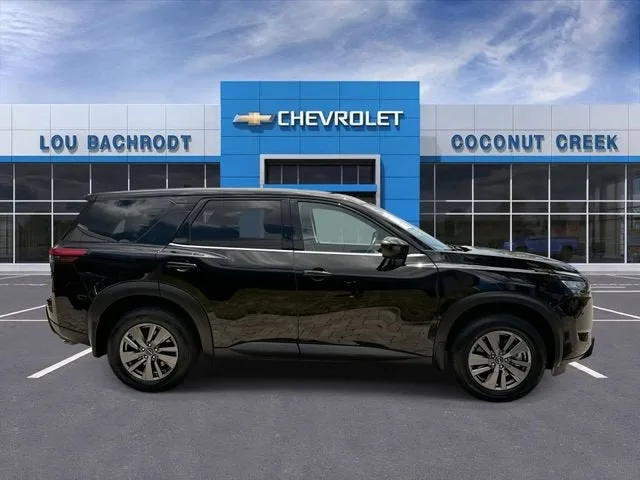 2025 Nissan Pathfinder S photo 9