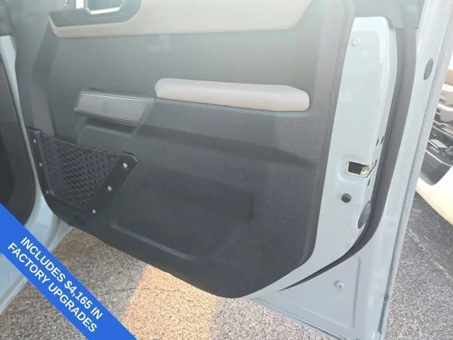 2022 Ford Bronco Base photo 18