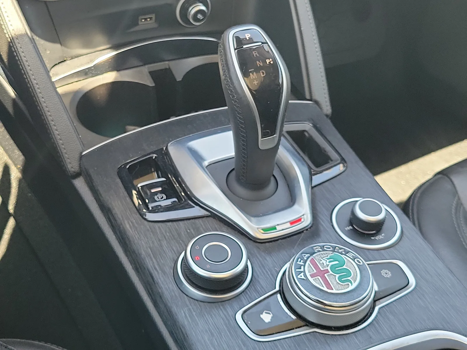 2020 Alfa Romeo Stelvio Sport photo 18