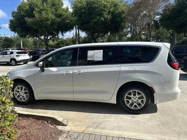 2023 Chrysler Voyager LX photo 14