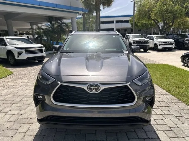 2024 Toyota Highlander LE photo 18