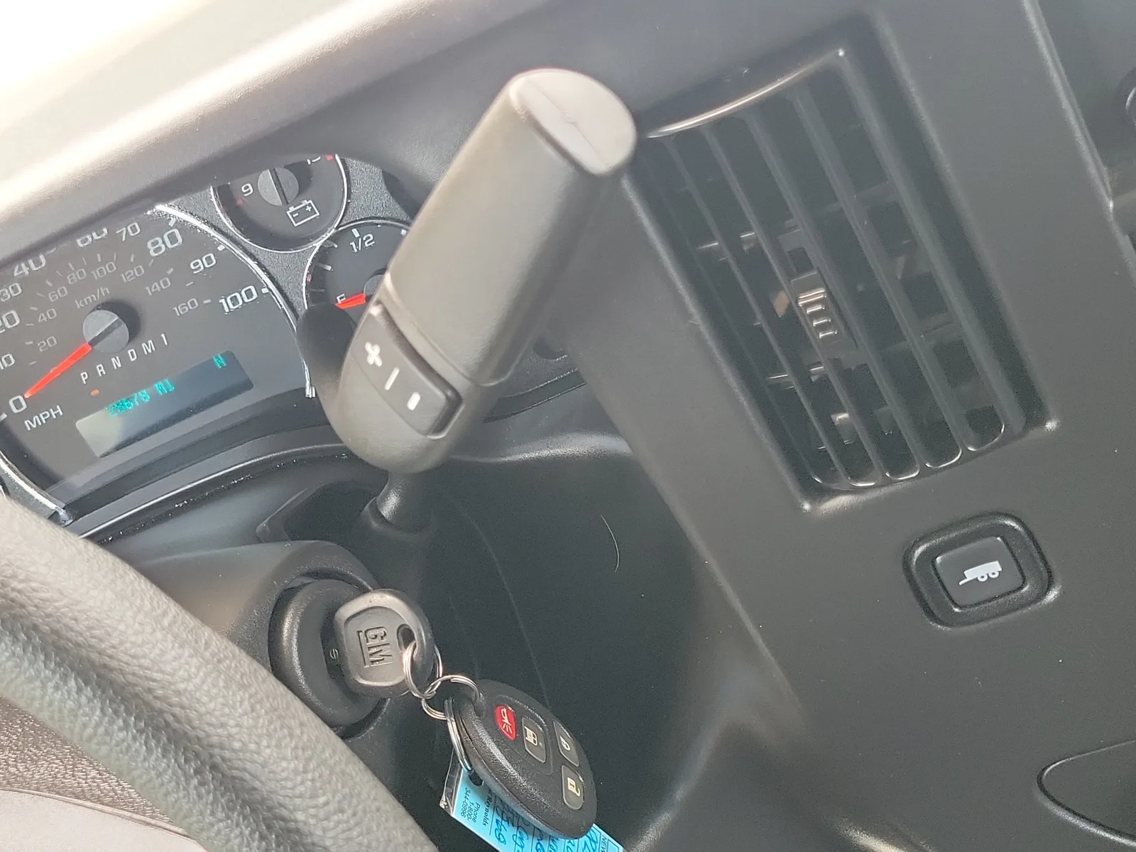 2025 Chevrolet Express Cargo WT photo 31