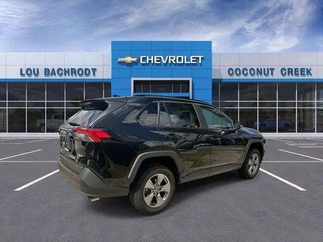 2024 Toyota RAV4 XLE photo 8