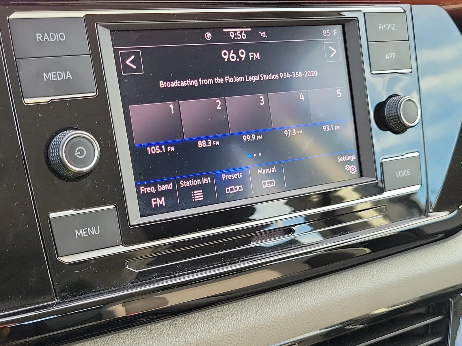 2023 Volkswagen Taos S photo 27