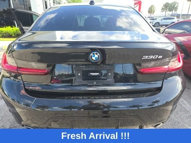 2023 BMW 3 Series 330e photo 18
