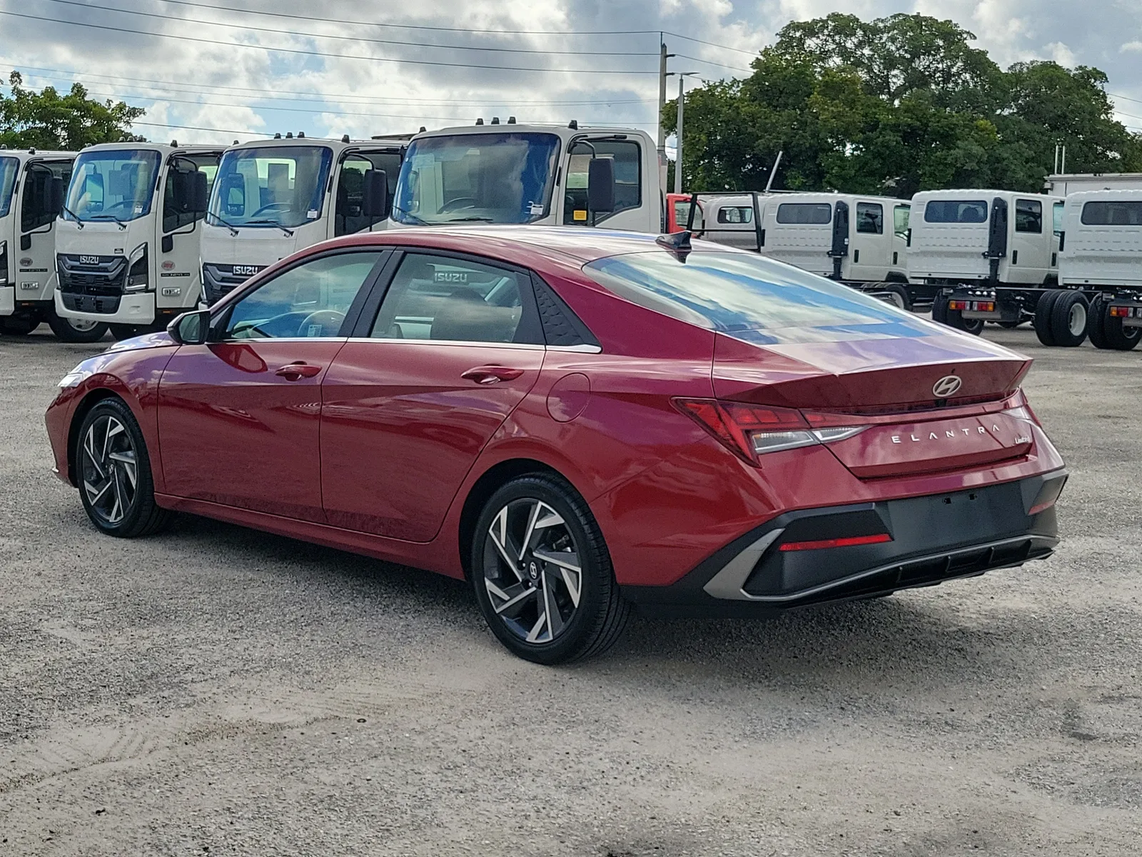 2025 Hyundai Elantra Limited photo 5