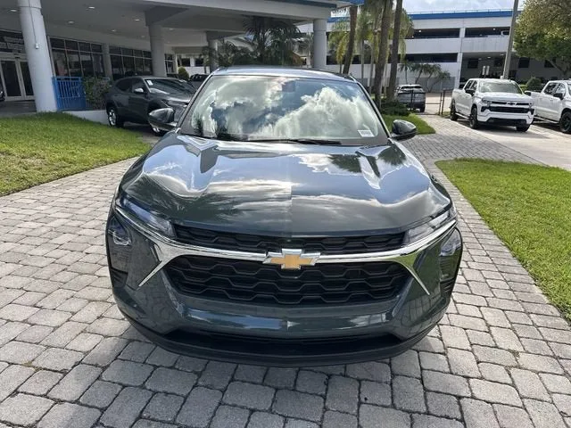 2025 Chevrolet Trax LS photo 18