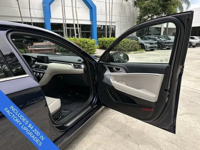 2023 Genesis G70 2.0T photo 23
