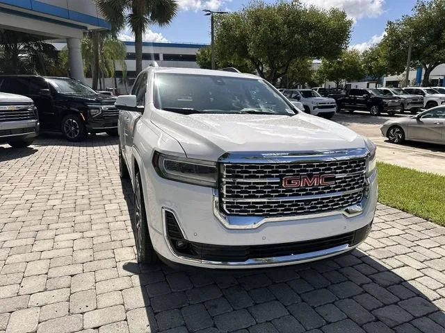 2021 GMC Acadia Denali photo 17