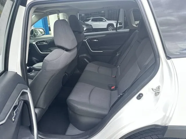 2023 Toyota RAV4 Hybrid XLE photo 27