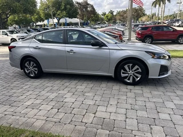 2025 Nissan Altima S photo 15