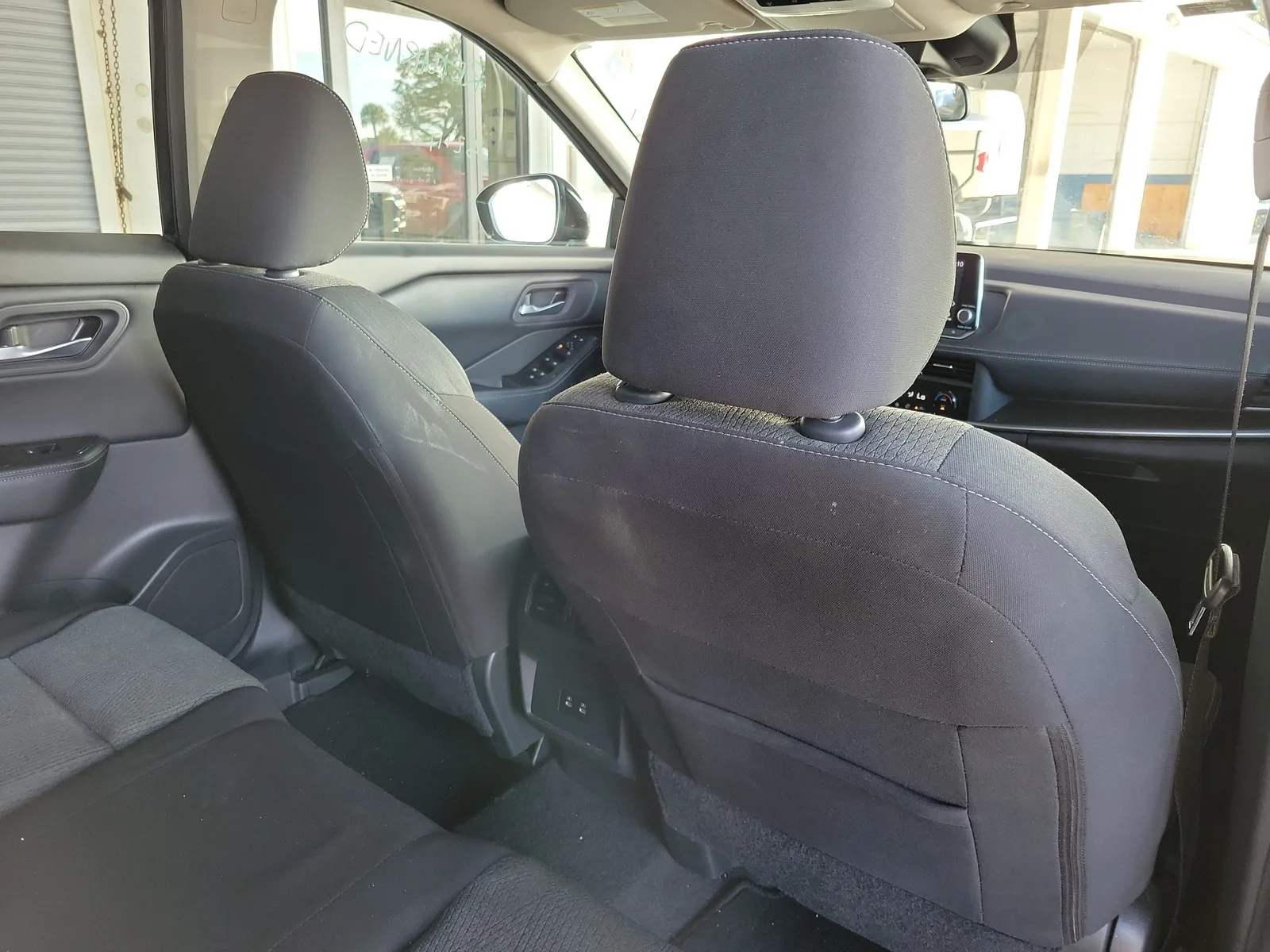 2025 Nissan Rogue SV photo 8