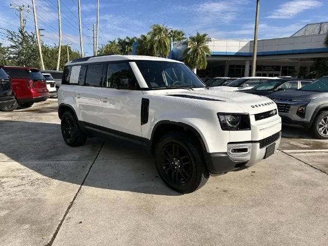 2025 Land Rover Defender S photo 16
