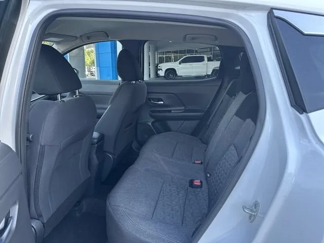 2025 Nissan Kicks SV photo 27