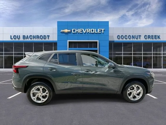 2025 Chevrolet Trax LS photo 9
