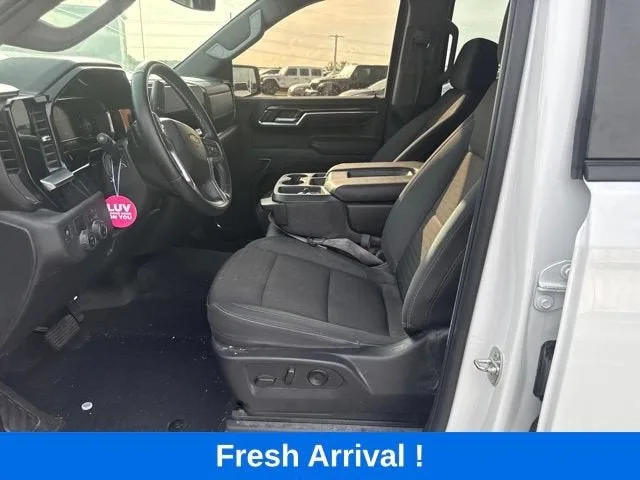 2024 Chevrolet Silverado 1500 LT photo 2