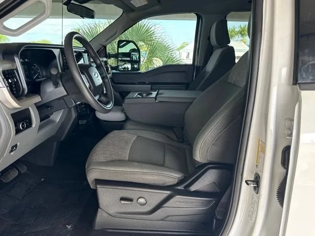 2024 Ford Super Duty F-250 SRW XL photo 2