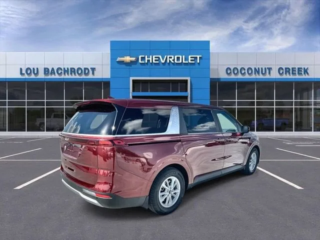 2024 Kia Carnival LX photo 8