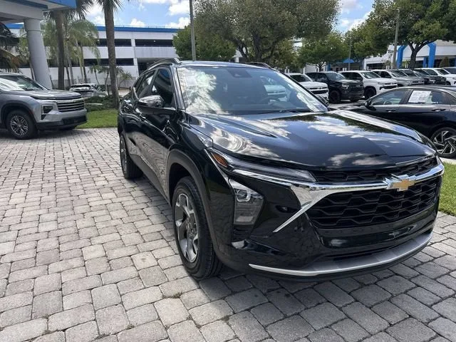 2024 Chevrolet Trax LT photo 16