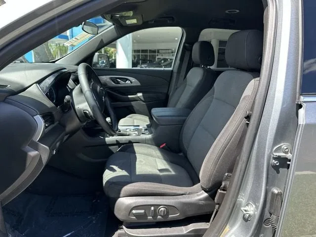 2023 Chevrolet Traverse LT Cloth photo 30