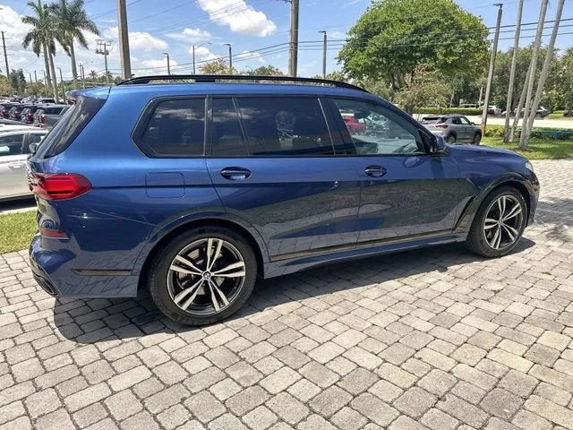 2021 BMW X7 xDrive40i photo 21