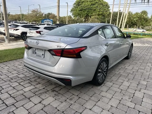 2024 Nissan Altima 2.5 SV photo 35
