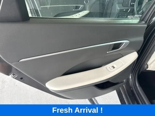 2025 Hyundai Sonata SEL photo 12